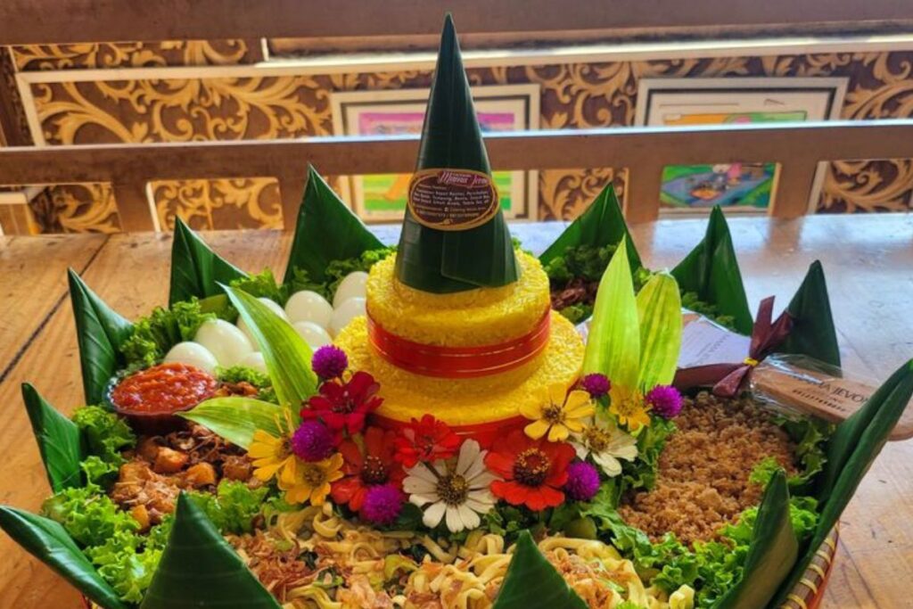 Nasi Tumpeng Kuning