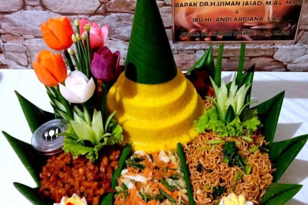 Nasi Tumpeng Kuning (15)