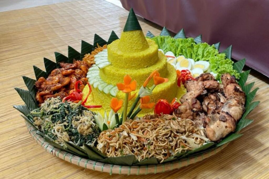 Nasi Tumpeng Kuning (7)