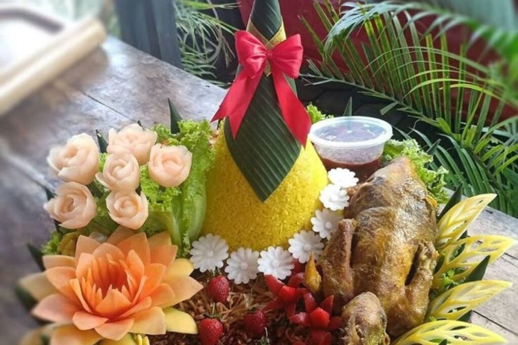 Nasi Tumpeng Kuning (8)