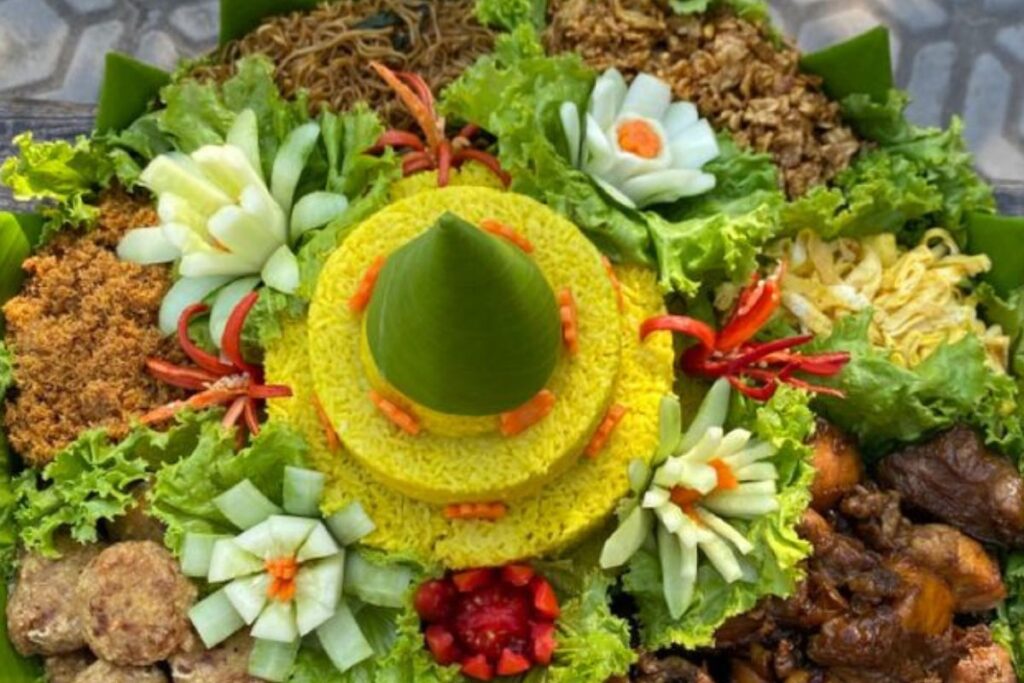 TUMPENG NASI KUNING