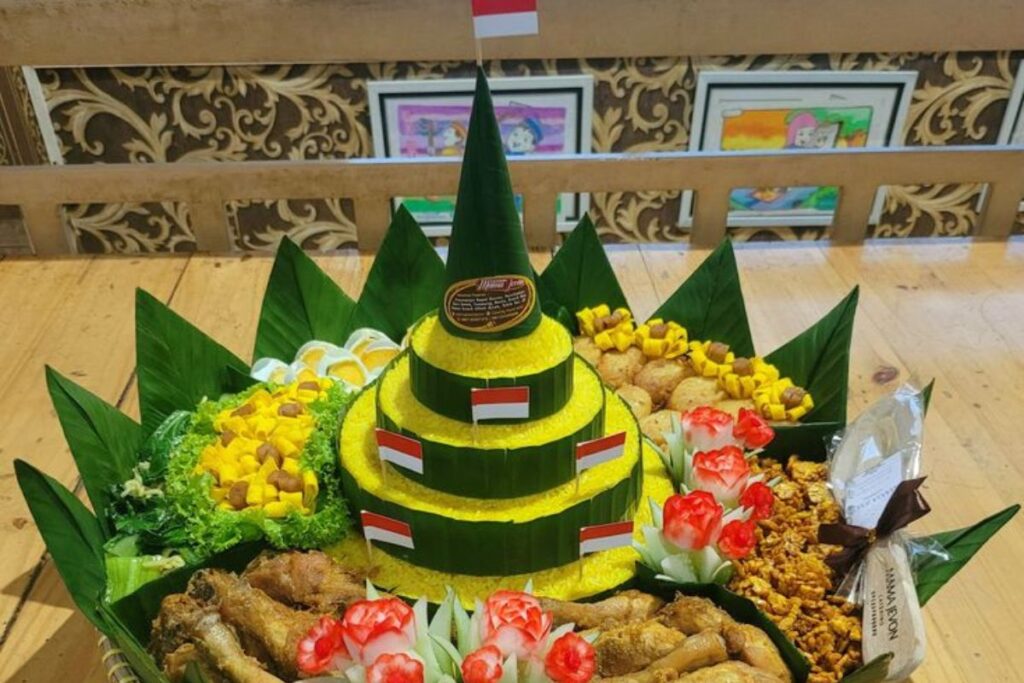 TUMPENG NASI KUNING (2)